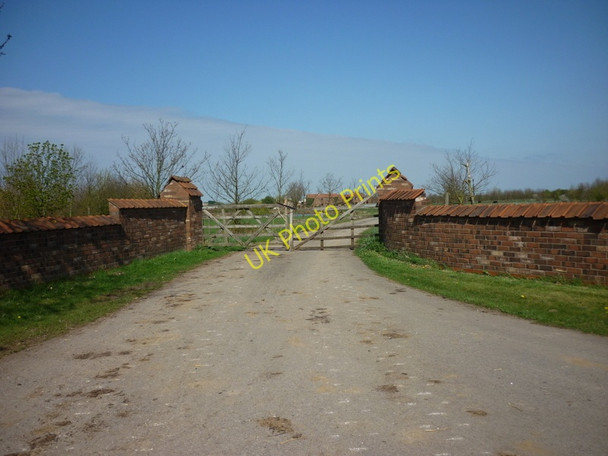 Photo 6"x4" The entrance to Westlands off Kexby Road Coates\/SK9183 c2011