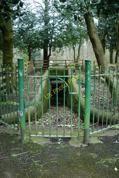 Photo 6"x4" Entrance to the bowels of the earth Padiham c2008
