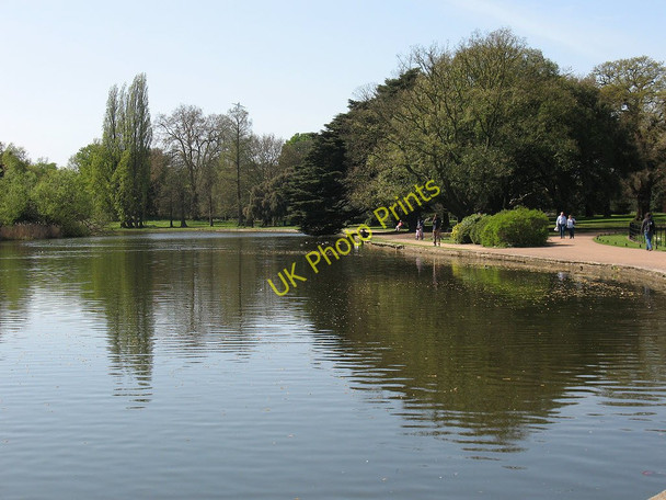 Photo 6"x4" The lake at Osterley Southall c2011