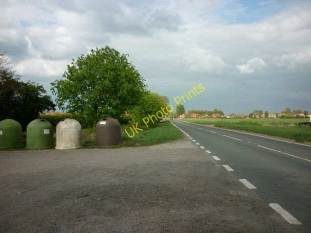 Photo 6"x4" Bishopdike Road on the outskirts of Cawood Cawood c2011