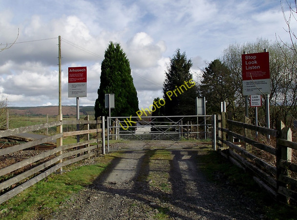Photo 6"x4" Level crossing at Cynghordy Station, Carmarthenshire Rhandirmwyn c2011