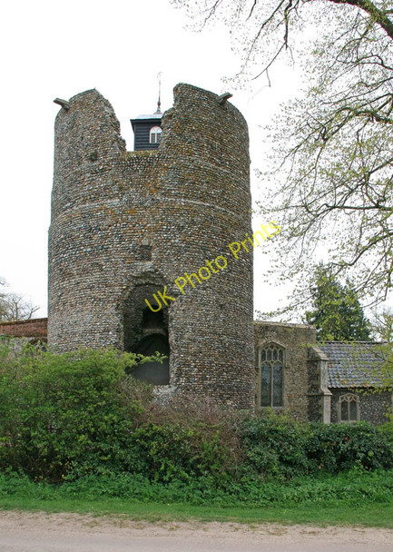 Photo 6"x4" St Mary, Wortham Magpie Green c2011