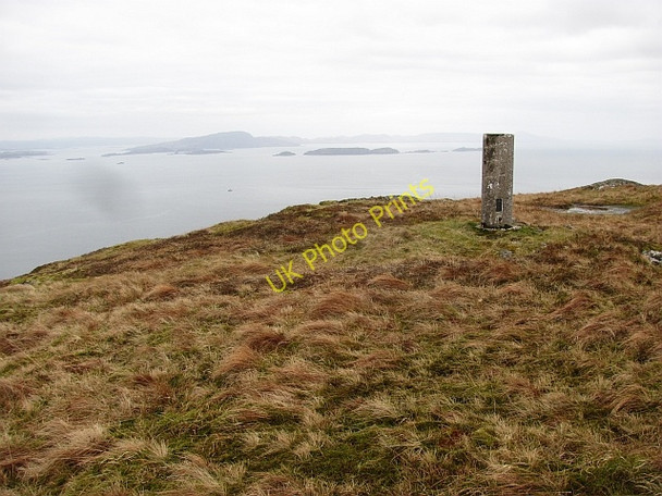 Photo 6"x4" Triangulation pillar, Maol B\u00c3\u00a0n Maol B\u00e0n\/NM6823 c2011