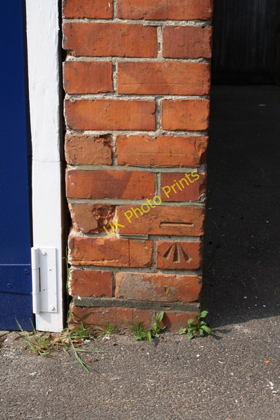 Photo 6"x4" Benchmark on the garage of 16B Castle Crescent Reading c2011