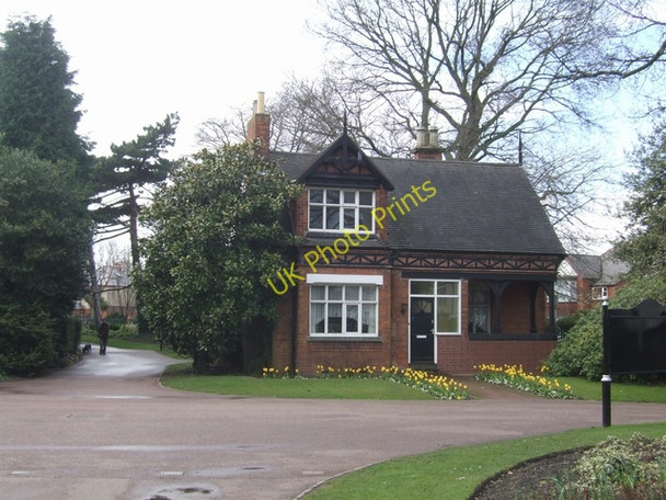 Photo 6"x4" Lodge at  the North gate of West Park Wolverhampton c2008
