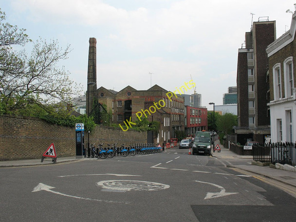 Photo 6"x4" Mini-roundabout on Graham Street London c2011