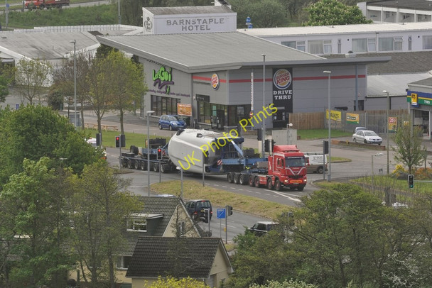 Photo 6"x4" A wind turbine nacelle on its way to Fullabrook Wind Farm Barnstaple c2011