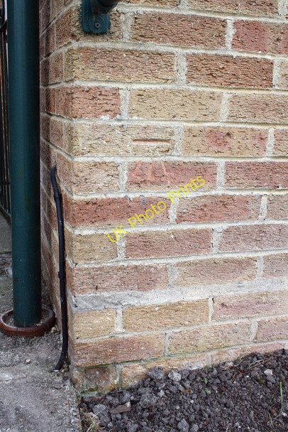 Photo 6"x4" Benchmark on #34 Hampden Road Wantage c2011