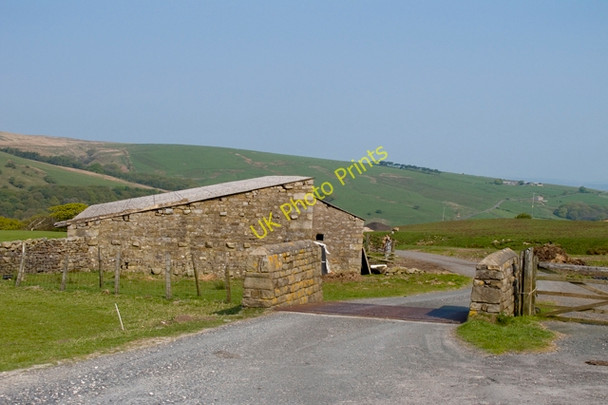 Photo 6"x4" Cattle Grid and Barn, Higher Salter High Salter c2011