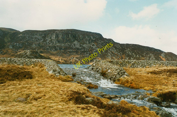 Photo 6"x4" The outflow from Llyn Arenig Fawr Llidiardau\/SH8738 c1997