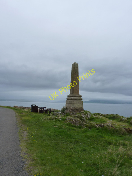 Photo 6"x4" The Tomont End memorial Largs\/NS2059 c2011