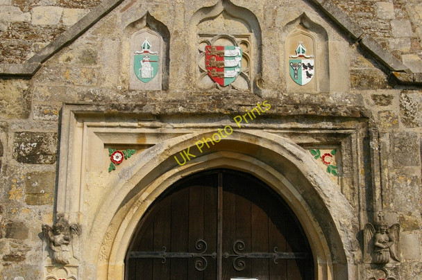 Photo 6"x4" Winchelsea: St Thomas's church, coats of arms over west porch Winchelsea c2011