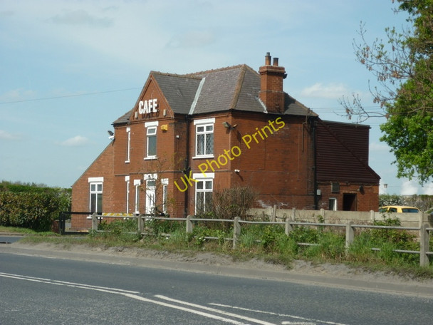 Photo 6"x4" Woodside cafe on Rawcliffe Road Newland\/SE6924 c2011