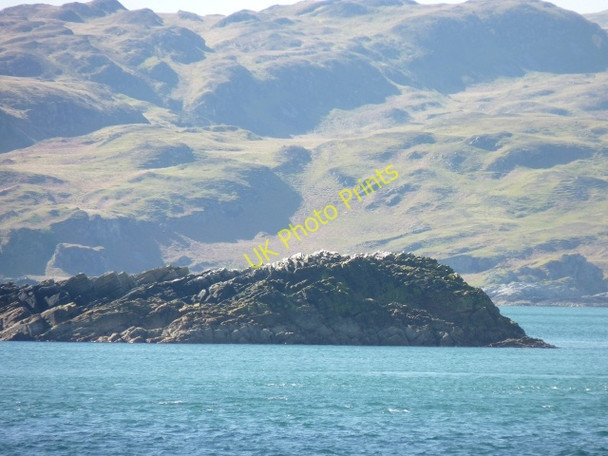 Photo 6"x4" Guano-topped outlier of Eilean M\u00c3\u00b2r Eilean M\u00f2r\/NM6701 c2011
