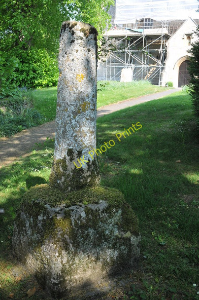 Photo 6"x4" Cross in Castle Eaton churchyard Castle Eaton c2011