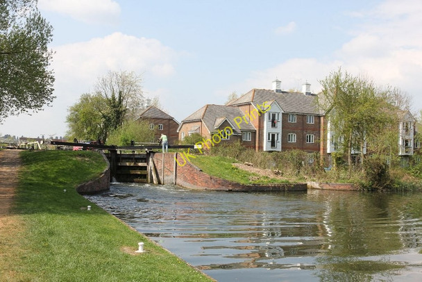 Photo 6"x4" Opening the sluice gate Aldermaston Wharf c2011