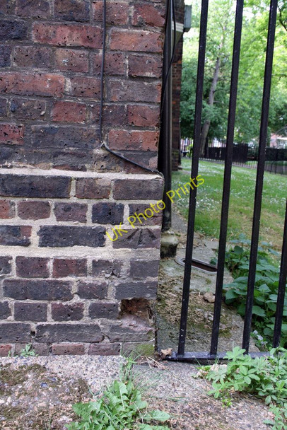 Photo 6"x4" Benchmark on Martin House, Falmouth Road London c2011