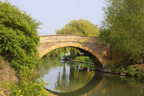 Photo 6"x4" Tadpole Bridge over the River Thames Buckland Marsh c2011 P1
