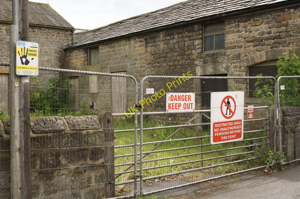 Photo 6"x4" Spacey Houses Farmyard Burn Bridge c2011