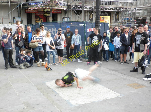Photo 6"x4" Street dancing, Piccadilly Circus Westminster c2011