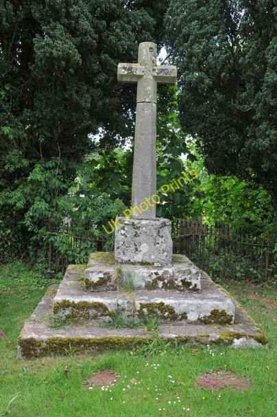 Photo 6"x4" Cross in Dingestow churchyard Dingestow c2011