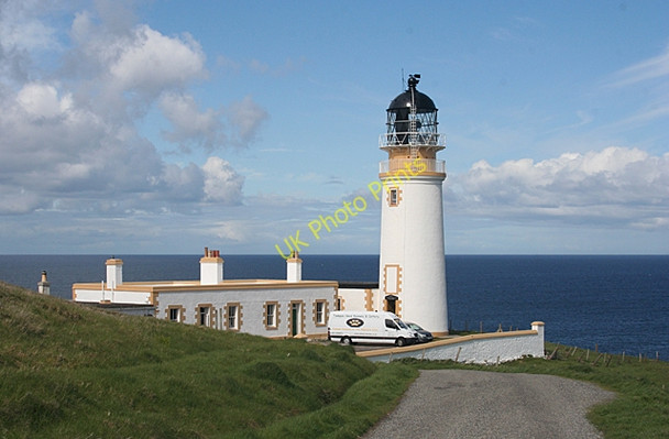 Photo 6"x4" Tigh-sholuis Rubh an t-Siumpain (Tiumpan Head Lighthouse) Fidigeadh c2011
