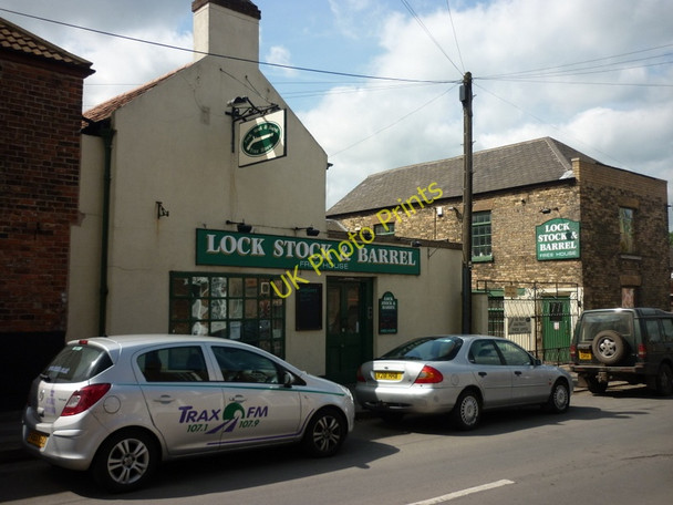 Photo 6"x4" The Lock Stock & Barrel, Cross Street, Crowle Crowle Hill c2011