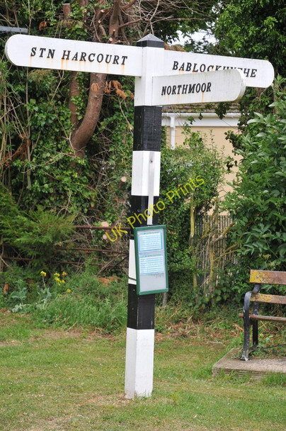 Photo 6"x4" Road sign, Bablock Hythe West End\/SP4204 c2011
