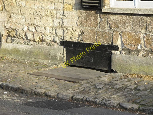 Photo 6"x4" Hatch to the Beer cellar Headington c2011