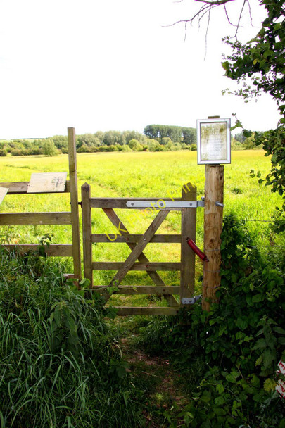 Photo 6"x4" Gate to footpath Great Milton c2011