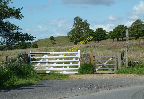Photo 6"x4" Gates at start of footpath Moorhall\/SK3074 c2011