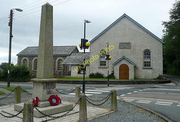Photo 6"x4" Mary Tavy Wesleyan chapel and war memorial Mary Tavy c2011