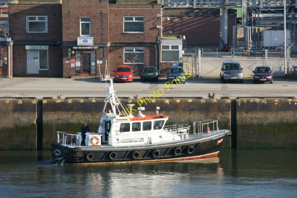 Photo 6"x4" Sea Shepherd at Torry Quay, Aberdeen harbour Torry\/NJ9505 c2011