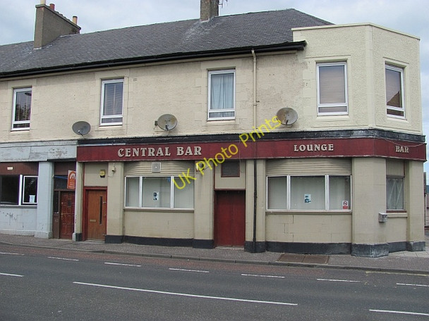 Photo 6"x4" Central Bar Cowdenbeath c2011
