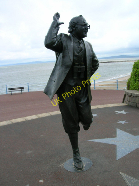 Photo 6"x4" Statue of Eric Morecambe Morecambe c2011