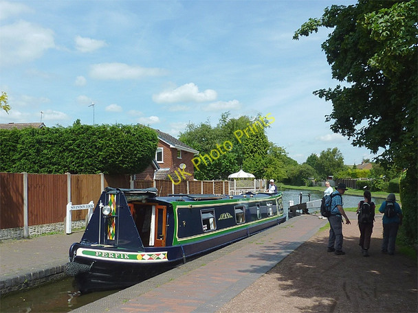 Photo 6"x4" Narrowboat in Swindon Lock near Wombourne, Staffordshire Swindon\/SO8690 c2011