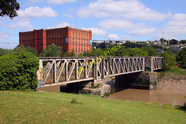 Photo 6"x4" Ashton Avenue Bridge over the River Avon Bower Ashton c2011