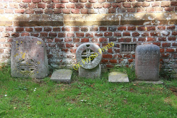 Photo 6"x4" St John the Evangelist, Groombridge - Gravestones Birchden c2011