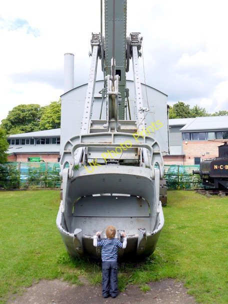 Photo 6"x4" Small boy and giant excavator, Beamish Museum Stanley\/NZ1952 c2011