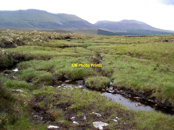 Photo 6"x4" Glen east of Carn Mor Carn M\u00f2r\/NH4271 c2011