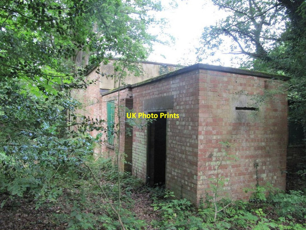 Photo 6"x4" Building on the end Catslip c2011