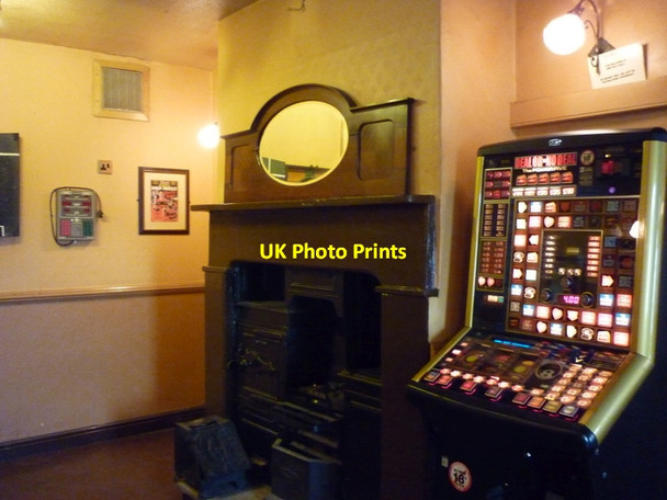 Photo 6"x4" The White Gates Inn Hyde\/SJ9494 c2011 P1
