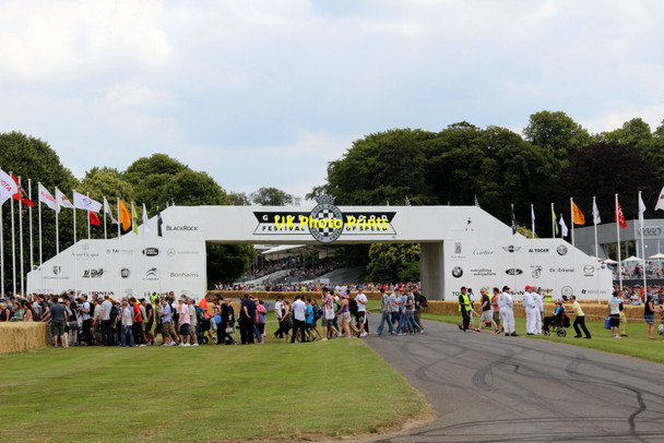 Photo 6"x4" Crossing the Track, Goodwood Festival of Speed 2011 Waterbeach\/SU8908 c2011 P1