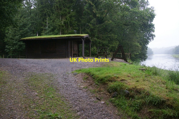 Photo 6"x4" Fishing lodge beside the Tay at Innernyte Cargill c2011