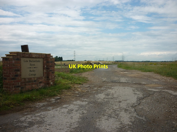 Photo 6"x4" The way to Low Burtonfields Farm, Full Sutton Full Sutton c2011