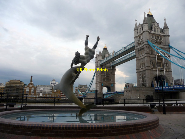 Photo 6"x4" Dolphin Fountain and Tower Bridge, London London c2011