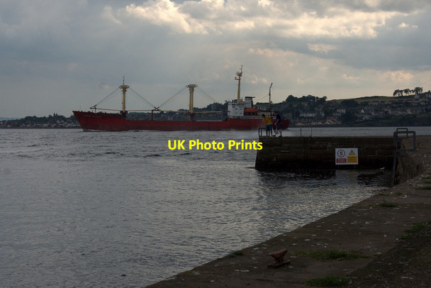Photo 6"x4" Ship passing Broughty Ferry Tayport c2011