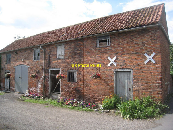 Photo 6"x4" Outhouses at Church Laneham Church Laneham c2011