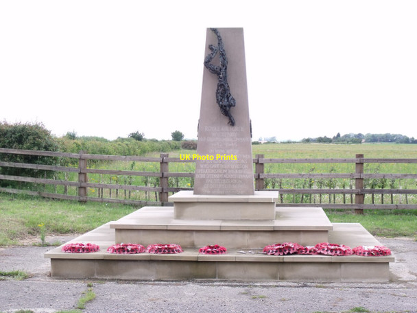 Photo 6"x4" RAF Wickenby Memorial Fulnetby c2011
