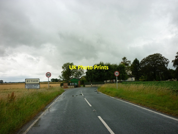 Photo 6"x4" Entering Ryther Nun Appleton c2011